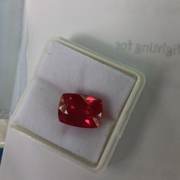 7.50 CT Cushion Cut Transparent Red Ruby - Picture 4 of 4